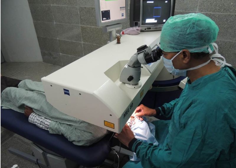 Phẫu thuật mắt cận thị bằng phương pháp femto lasik