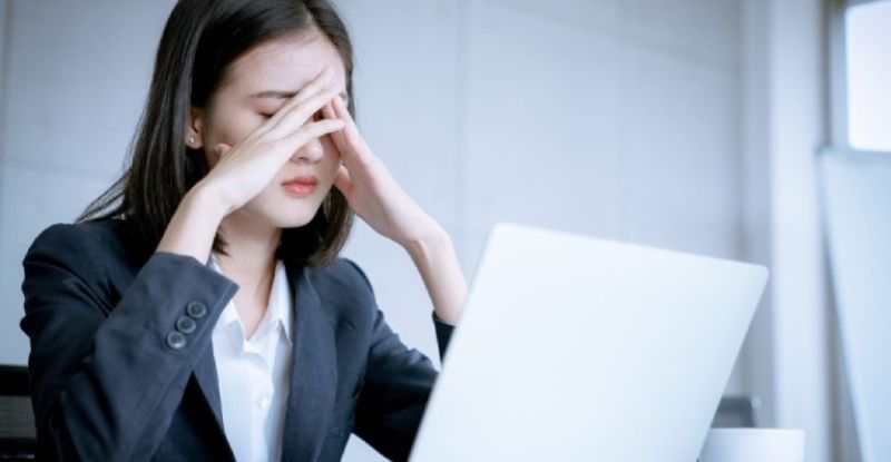 Làm việc với điện tử nhiều dẫn đến khô mắt và stress