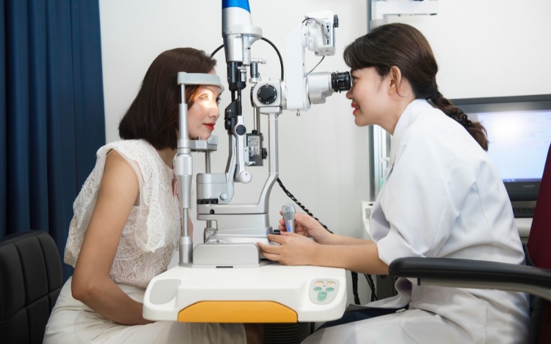 Mổ viễn thị bằng Lasik bệnh nhân cần có sức khỏe tốt