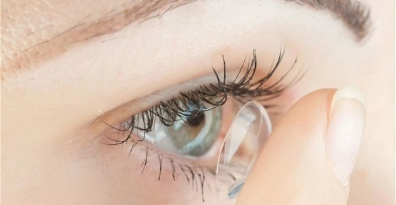 Nhiều người luôn thắc mắc “đeo lens lệch độ có sao không?”