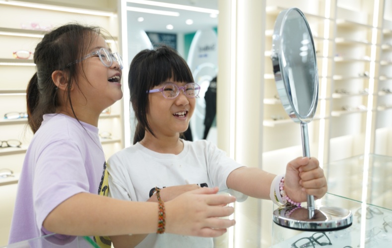 Chi phí cắt kính tại vivision rất đa dạng