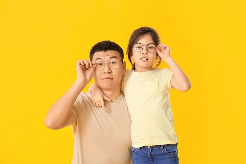 Cận thị di truyền cho con