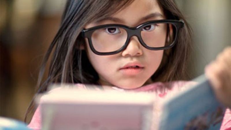 Cận thị 2 độ ở bé 6 tuổi có đáng lo không?