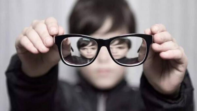 Có cách nào để chậm tăng độ loạn thị cho trẻ không?