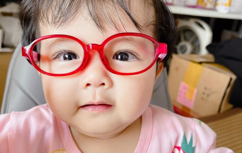 Cách chọn gọng kính Miraflex phù hợp với từng độ tuổi